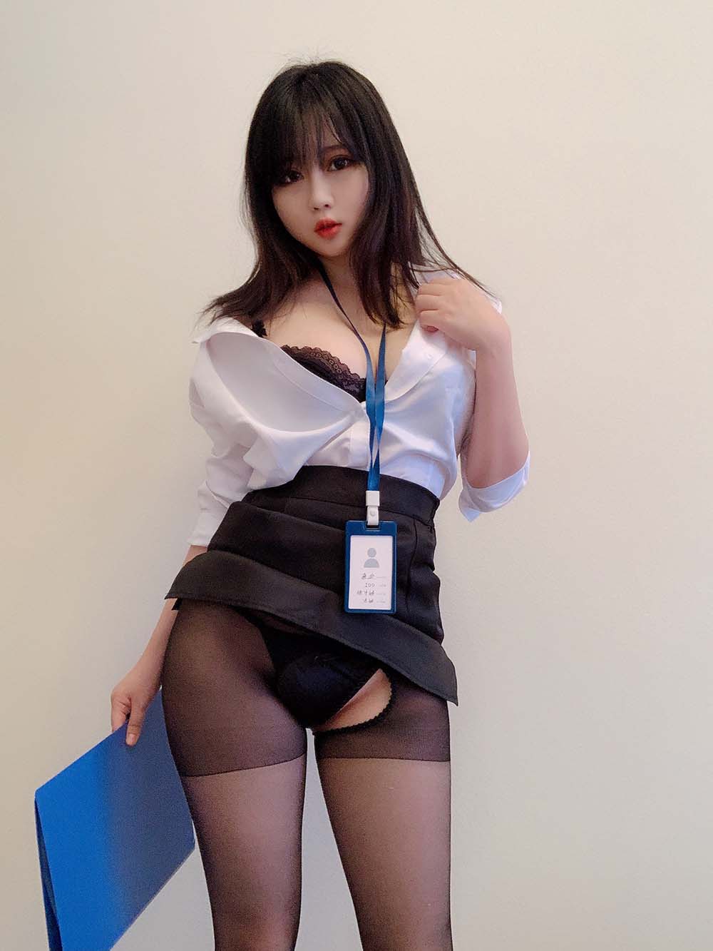 蜜桃少女是依酱呀 – 黑丝制服