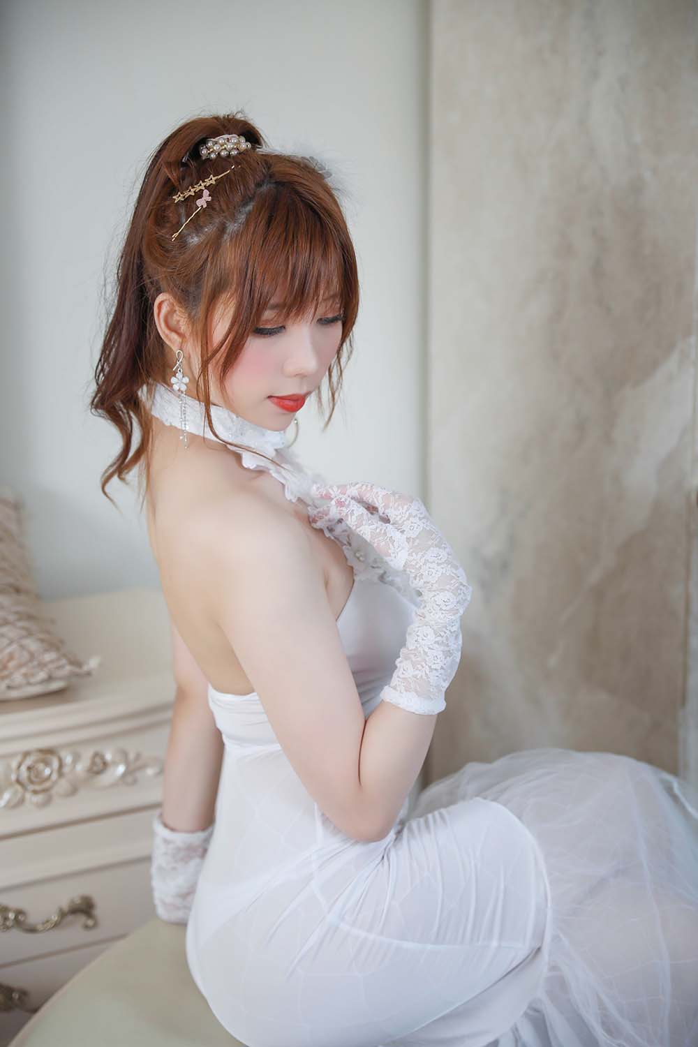 鹿野希 – 白礼服