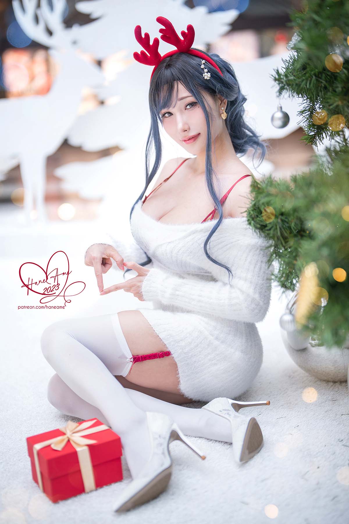 Hane Ame 雨波写真 – Original 2023 White Christmas Moose Onesan