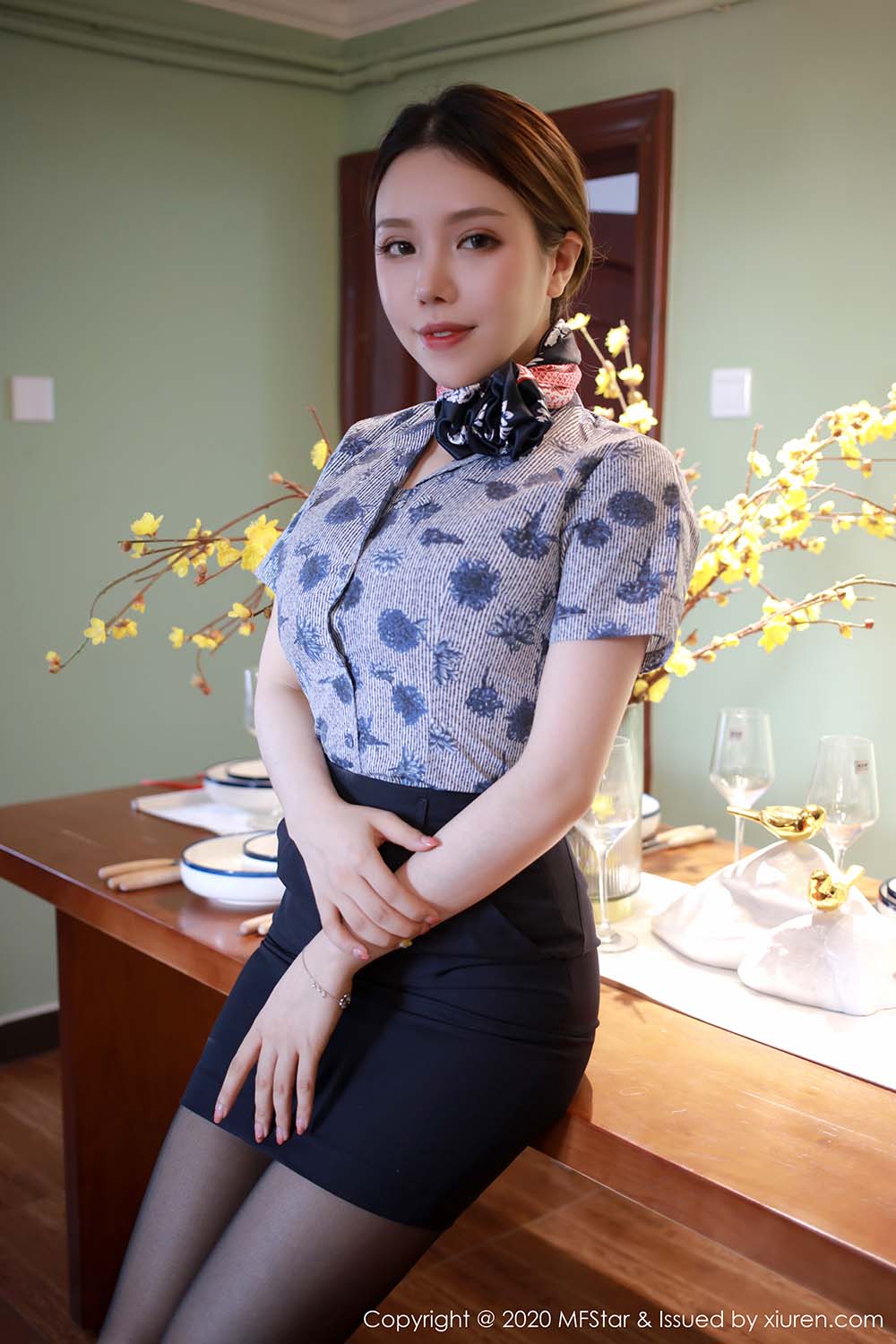 [MFStar模范学院]MF20200312VOL0286 2020.03.12 VOL.286 与黑丝散发出的女性魅力 黄楽然