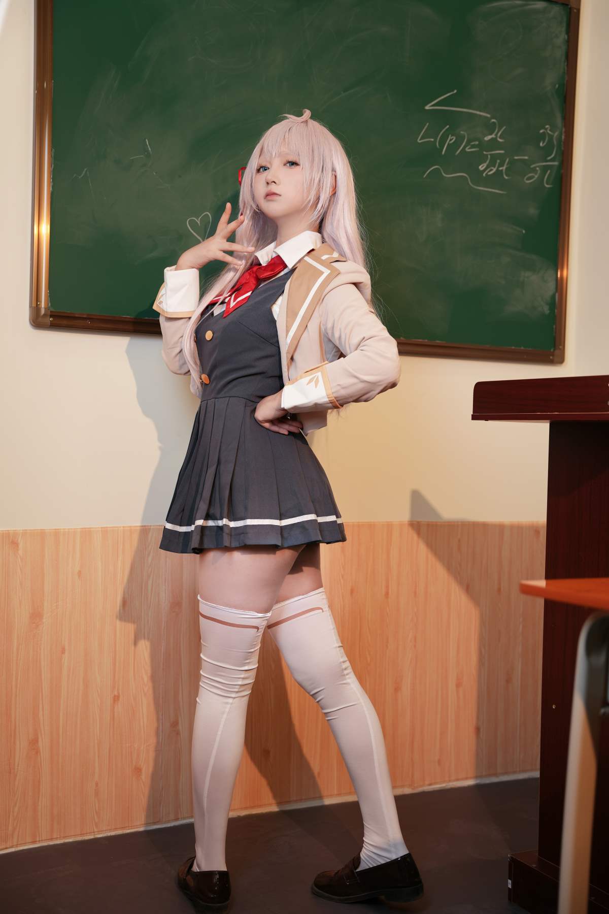 喜欢爱理吗 – 不时以俄语轻声遮羞的邻座艾莉同学