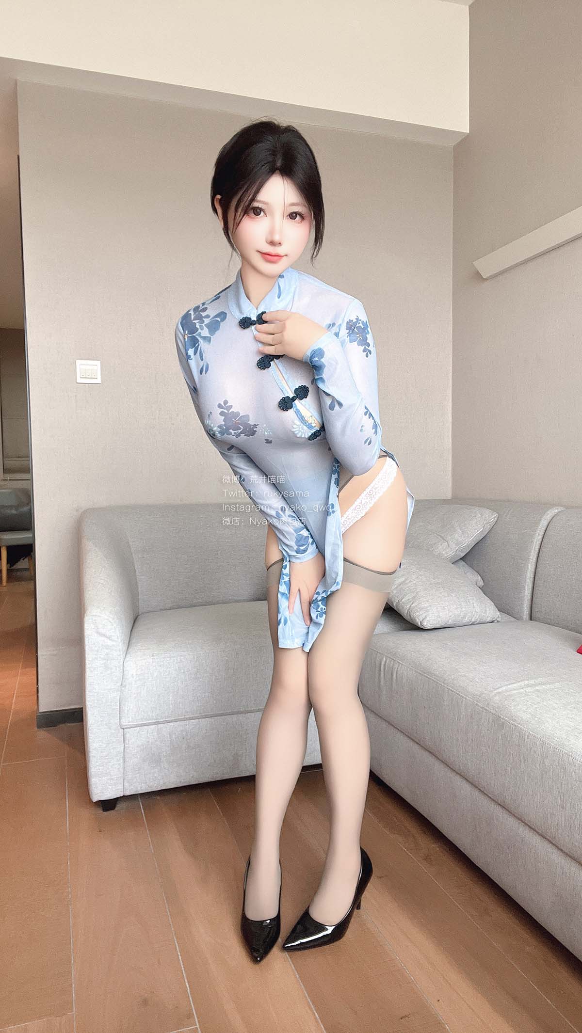 Nyako喵子 – 灰丝旗袍