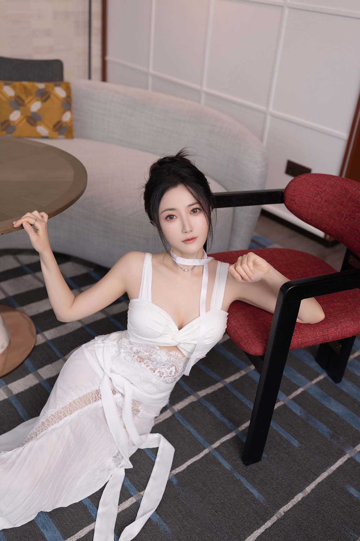 秀人名模鱼子酱Fish《白裙跳蛋》写真